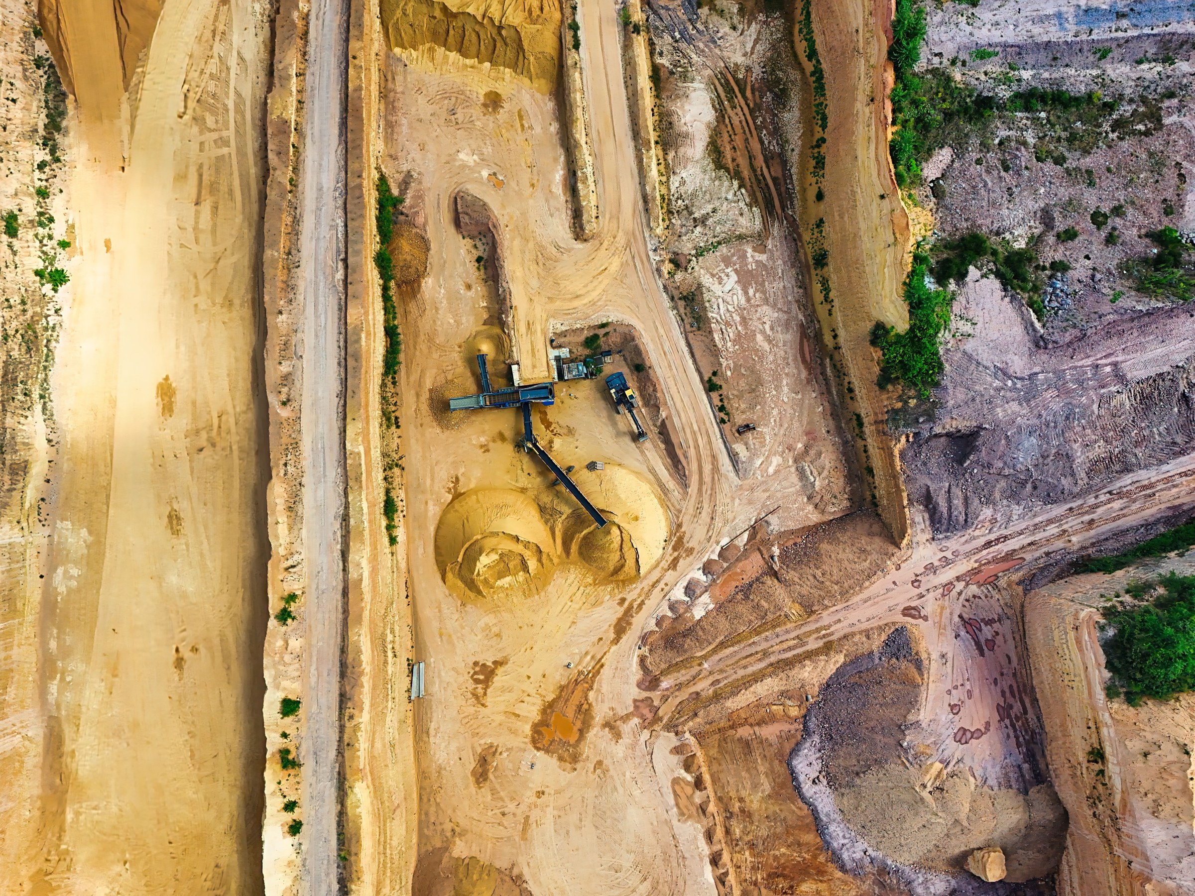 Vista aérea referencial de minería