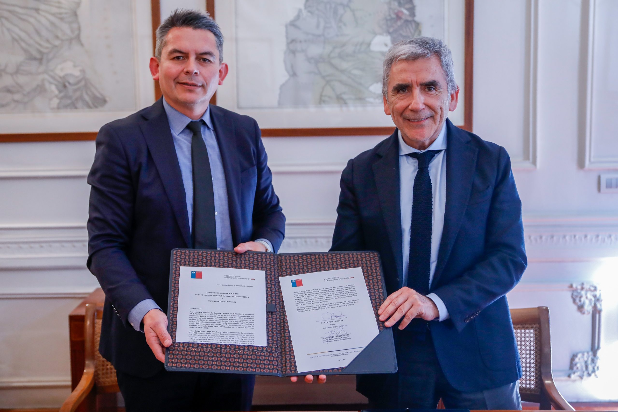 Firma del convenio entre SERNAGEOMIN y la Universidad Diego Portales